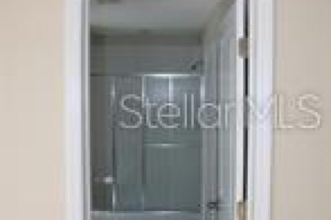 House in Davenport, Florida 4 bedrooms, 245.35 sq.m. № 2216940 - photo 24