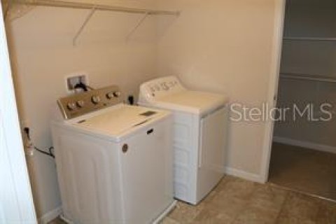 House in Davenport, Florida 4 bedrooms, 245.35 sq.m. № 2216940 - photo 17