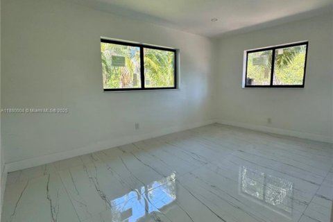 Villa ou maison à louer à Hollywood, Floride: 2 chambres, 96.34 m2 № 1931091 - photo 8