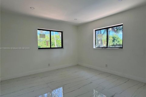 Villa ou maison à louer à Hollywood, Floride: 2 chambres, 96.34 m2 № 1931091 - photo 7