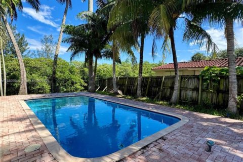 Villa ou maison à louer à Hollywood, Floride: 2 chambres, 96.34 m2 № 1931091 - photo 1