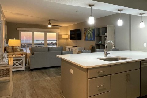 Condo in Saint Petersburg, Florida, 1 bedroom  № 1915940 - photo 13