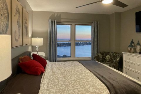 Condo in Saint Petersburg, Florida, 1 bedroom  № 1915940 - photo 11