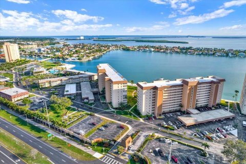 Condo in Saint Petersburg, Florida, 1 bedroom  № 1915940 - photo 29