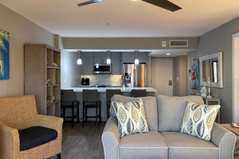 Condo in Saint Petersburg, Florida, 1 bedroom  № 1915940 - photo 3