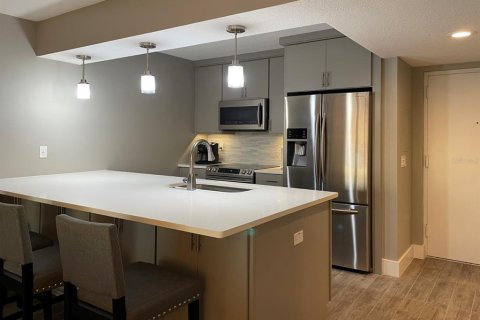 Condo in Saint Petersburg, Florida, 1 bedroom  № 1915940 - photo 5