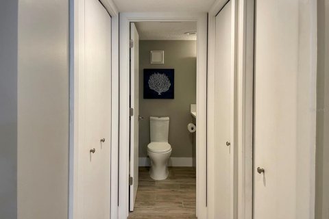 Condo in Saint Petersburg, Florida, 1 bedroom  № 1915940 - photo 16