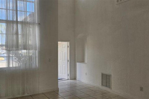 Casa en alquiler en Miami, Florida, 3 dormitorios, 181.81 m2 № 2043777 - foto 9