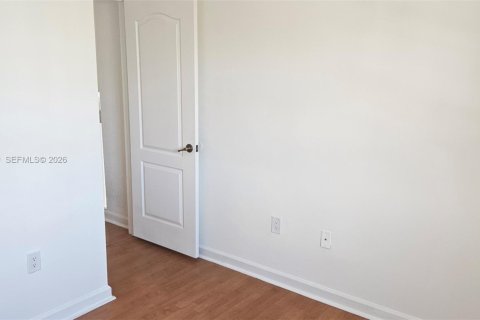 Casa en alquiler en Miami, Florida, 3 dormitorios, 181.81 m2 № 2043777 - foto 18