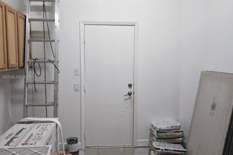 Casa en alquiler en Miami, Florida, 3 dormitorios, 181.81 m2 № 2043777 - foto 12