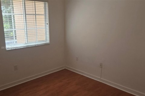 Casa en alquiler en Miami, Florida, 3 dormitorios, 181.81 m2 № 2043777 - foto 17