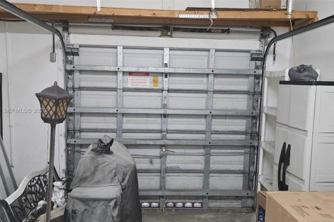 Casa en alquiler en Miami, Florida, 3 dormitorios, 181.81 m2 № 2043777 - foto 11