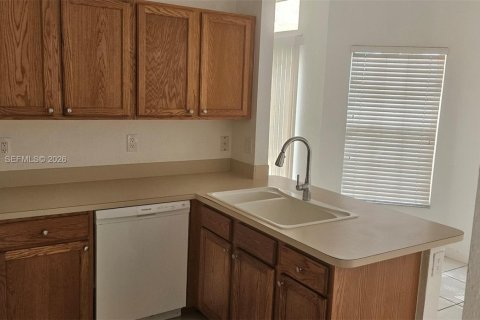 Casa en alquiler en Miami, Florida, 3 dormitorios, 181.81 m2 № 2043777 - foto 7