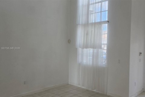 Casa en alquiler en Miami, Florida, 3 dormitorios, 181.81 m2 № 2043777 - foto 5