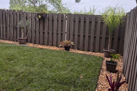 Casa en alquiler en Miami, Florida, 3 dormitorios, 181.81 m2 № 2043777 - foto 23