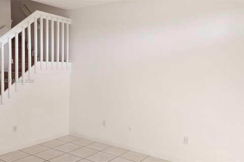 Casa en alquiler en Miami, Florida, 3 dormitorios, 181.81 m2 № 2043777 - foto 4