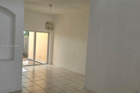 Casa en alquiler en Miami, Florida, 3 dormitorios, 181.81 m2 № 2043777 - foto 8