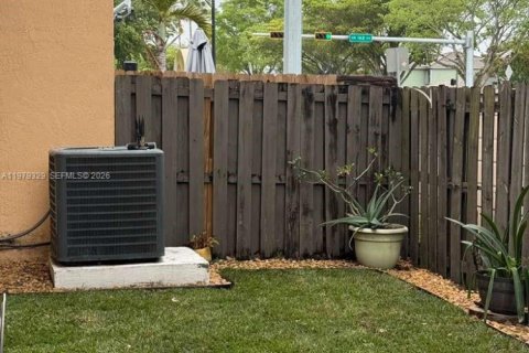 Casa en alquiler en Miami, Florida, 3 dormitorios, 181.81 m2 № 2043777 - foto 22