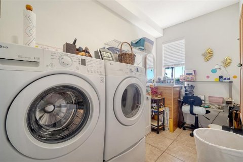 Condo in Sarasota, Florida, 2 bedrooms  № 1617814 - photo 19