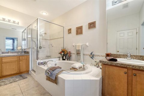 Condo in Sarasota, Florida, 2 bedrooms  № 1617814 - photo 24