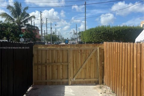 Casa en venta en Miami, Florida, 2 dormitorios, 49.24 m2 № 1792378 - foto 6