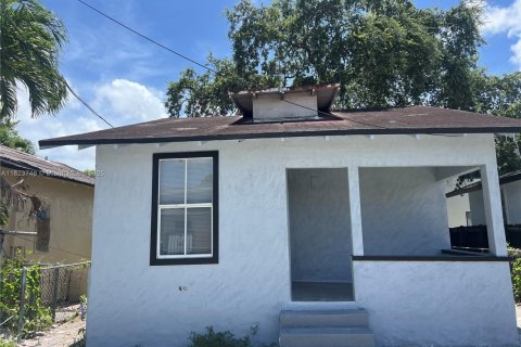 Casa en venta en Miami, Florida, 2 dormitorios, 49.24 m2 № 1792378 - foto 1