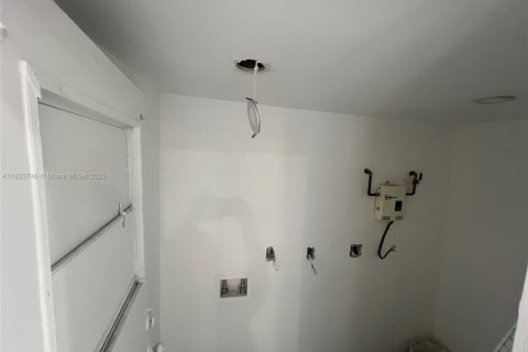 Casa en venta en Miami, Florida, 2 dormitorios, 49.24 m2 № 1792378 - foto 13