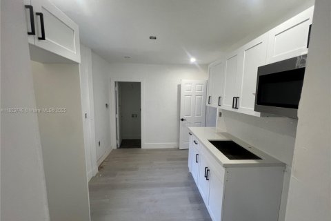 Casa en venta en Miami, Florida, 2 dormitorios, 49.24 m2 № 1792378 - foto 8