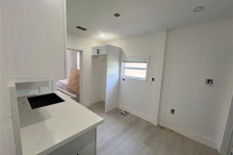 Casa en venta en Miami, Florida, 2 dormitorios, 49.24 m2 № 1792378 - foto 9