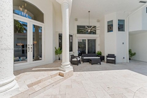 House in Plantation, Florida 5 bedrooms, 344.02 sq.m. № 1766639 - photo 9