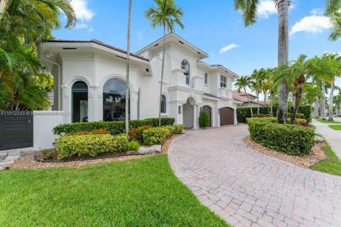 House in Plantation, Florida 5 bedrooms, 344.02 sq.m. № 1766639 - photo 4