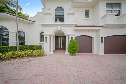 House in Plantation, Florida 5 bedrooms, 344.02 sq.m. № 1766639 - photo 3