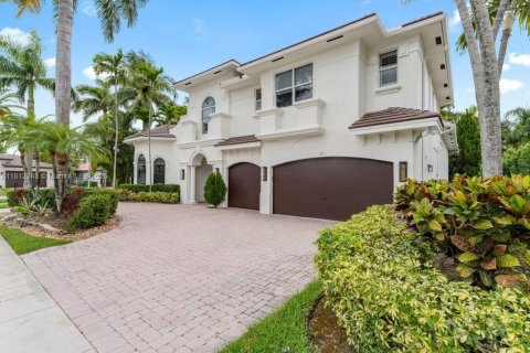 House in Plantation, Florida 5 bedrooms, 344.02 sq.m. № 1766639 - photo 1
