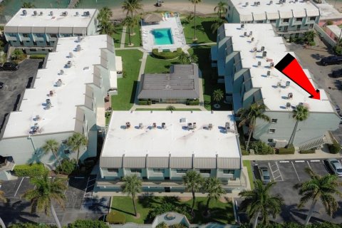 Condo in St. Lucie, Florida, 2 bedrooms  № 2190559 - photo 3