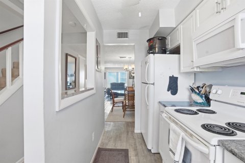 Condo in St. Lucie, Florida, 2 bedrooms  № 2190559 - photo 6