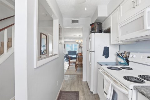 Condo in St. Lucie, Florida, 2 bedrooms  № 2190559 - photo 5