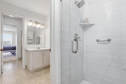 Condo in St. Lucie, Florida, 2 bedrooms  № 2190559 - photo 25