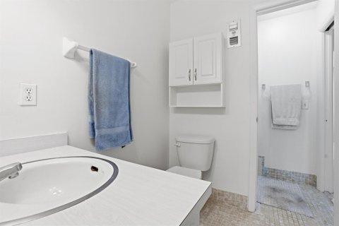 Condo in St. Lucie, Florida, 2 bedrooms  № 2190559 - photo 23