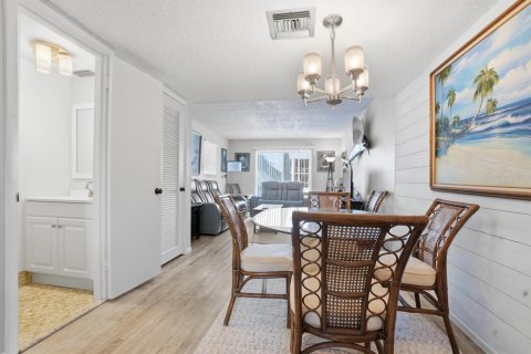 Condo in St. Lucie, Florida, 2 bedrooms  № 2190559 - photo 8