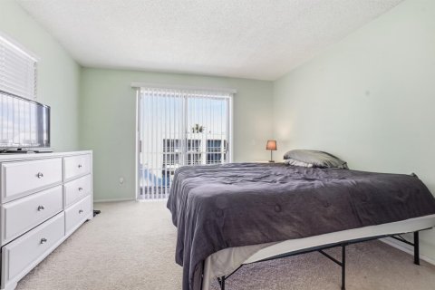 Condo in St. Lucie, Florida, 2 bedrooms  № 2190559 - photo 20
