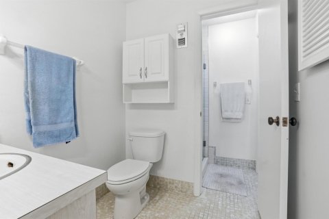 Condo in St. Lucie, Florida, 2 bedrooms  № 2190559 - photo 24