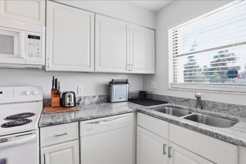 Condo in St. Lucie, Florida, 2 bedrooms  № 2190559 - photo 7