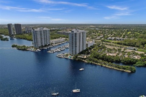Copropriété à vendre à North Miami Beach, Floride: 2 chambres, 155.15 m2 № 1362272 - photo 25