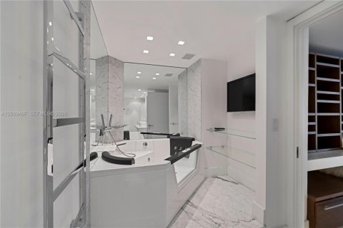 Copropriété à vendre à Bal Harbour, Floride: 5 chambres, 306.58 m2 № 2145695 - photo 17