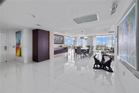 Copropriété à vendre à Bal Harbour, Floride: 5 chambres, 306.58 m2 № 2145695 - photo 8