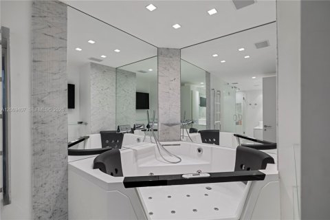 Copropriété à vendre à Bal Harbour, Floride: 5 chambres, 306.58 m2 № 2145695 - photo 19