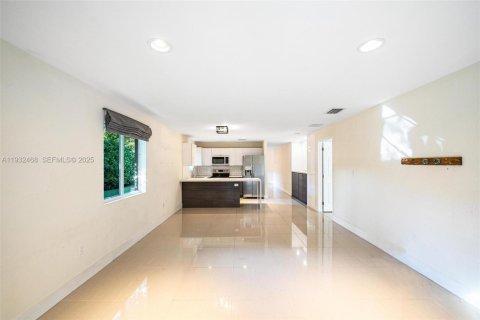 Villa ou maison à louer à Miami, Floride: 3 chambres, 161.37 m2 № 1990718 - photo 14