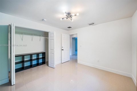 Villa ou maison à louer à Miami, Floride: 3 chambres, 161.37 m2 № 1990718 - photo 23