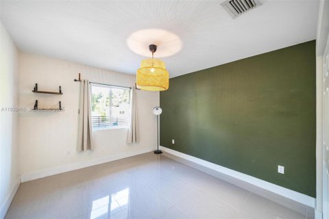 Villa ou maison à louer à Miami, Floride: 3 chambres, 161.37 m2 № 1990718 - photo 25