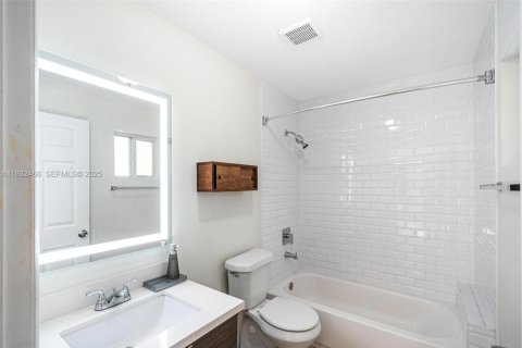 Villa ou maison à louer à Miami, Floride: 3 chambres, 161.37 m2 № 1990718 - photo 21